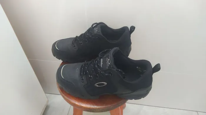 bota cano baixo Oakley 