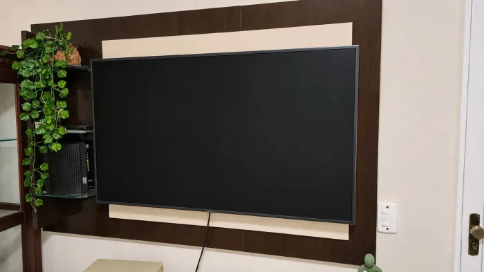 Painel Suspenso para TV até 65" (1,60m x 1,05m) - Completo com Parafusos