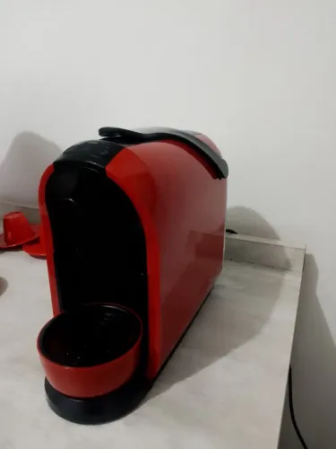 VENDO  CAFETEIRA EXPRESSO  MIMO TRES CORAÇÕES  220 VATS /SEMI NOVA  .