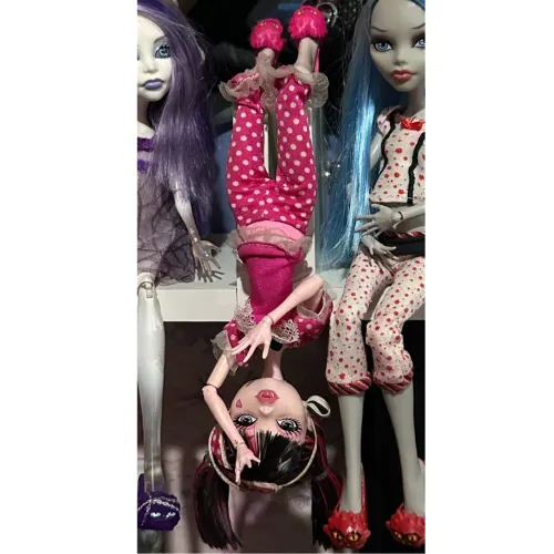 Draculaura dead tired