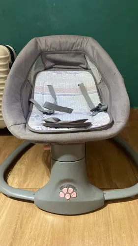 Cadeirinha balança sozinha bebê