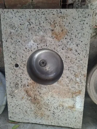Pia de granito com cuba em inox 80x53