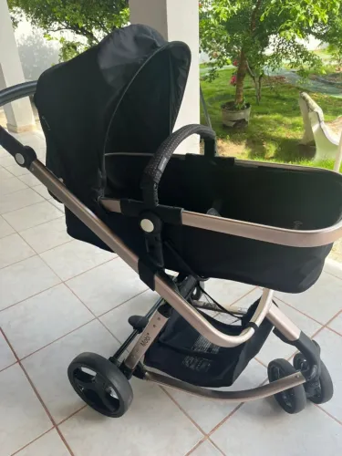 VENDO Carrinho + bebê conforto + adaptador do carro