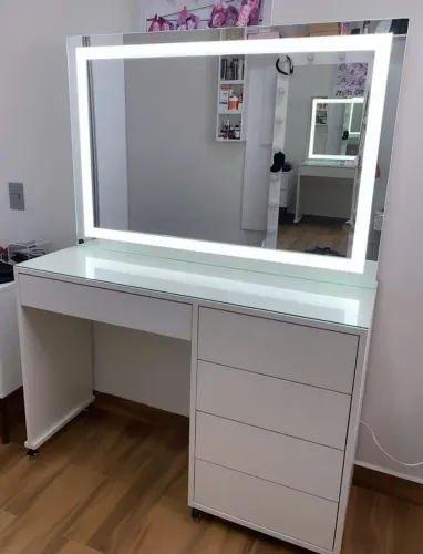 Penteadeira Com Tecnologia Front Led/Rodízio