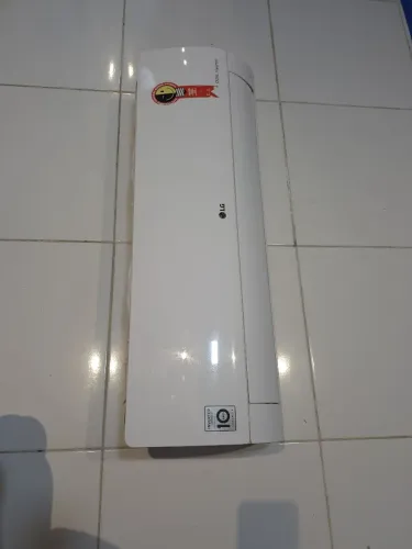 ar condicionado split LG Dual Inverter branca.