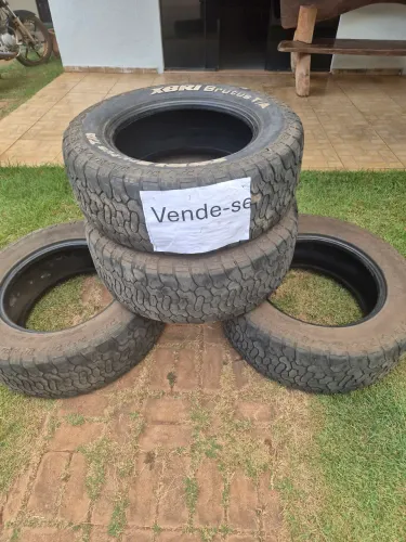 4 Pneus 265/65R18 semi novo