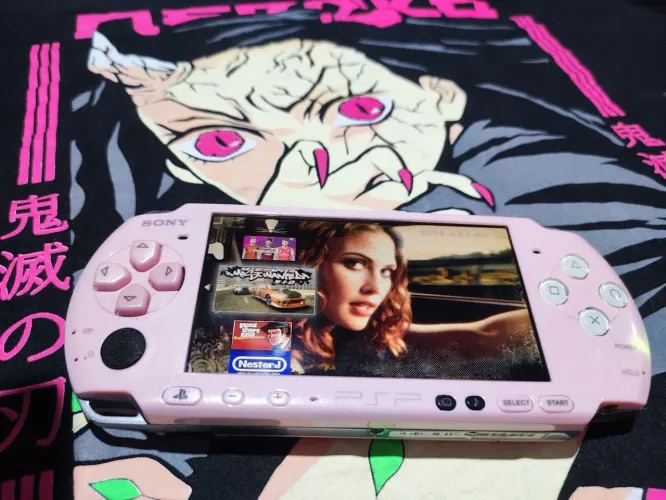 Psp Sony 3001 Rosa Metálico Lindo Com 200 Jogos!