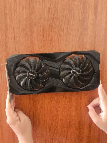 RX 7600 Asrock Challenger 8GB - Placa com Defeito, Não dá imagem