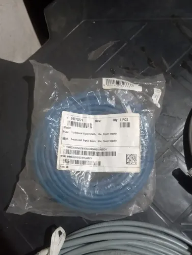 Cabos de rede Cat5e montados com conectores RJ45