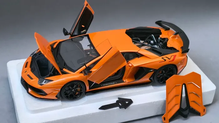 Miniatura Lamborghini Aventador SVJ 1:18 Autoart Laranja