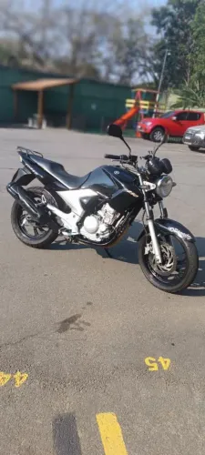 Fazer 250 ano 2008 cor preta, muito boa para o dia a dia