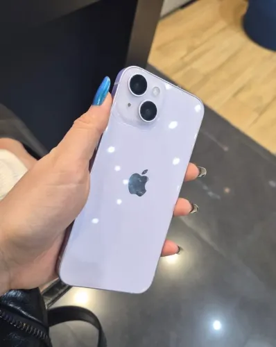 iPhone 14 lilás