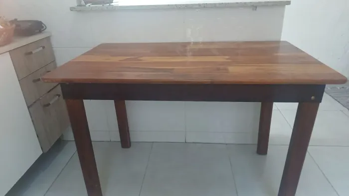 Vendo mesa em perfeito estado de madeira
