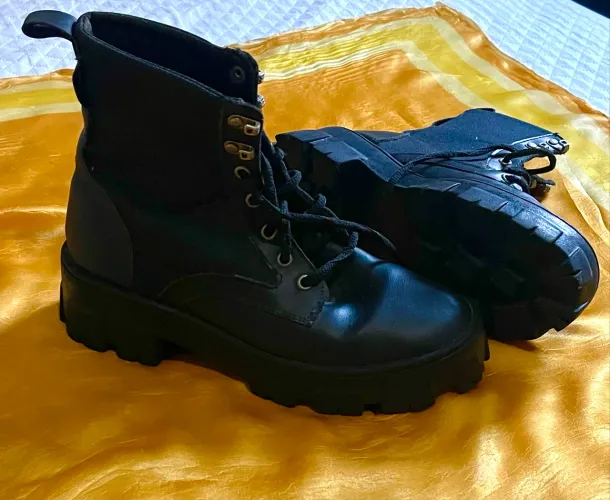Botas