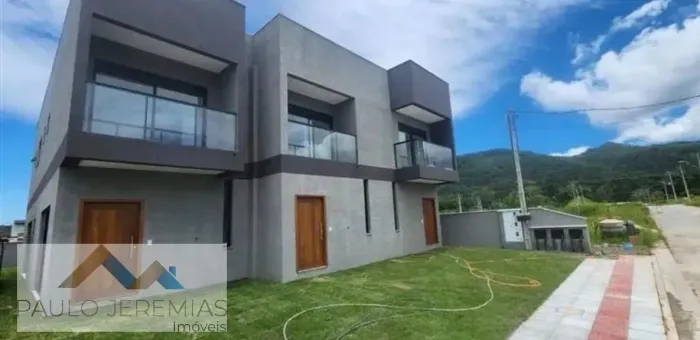 Casa à venda em Vargem Grande, Florianópolis: 151m², 3 suítes, 4 banheiros. Oportunidade p