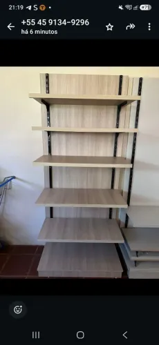 ESTANTE EXPOSITORA EM MDF