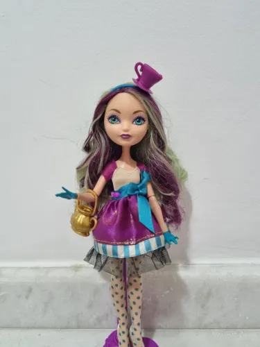 boneca é a Madeline Hatter