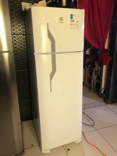 Geladeira Electrolux 260 litros