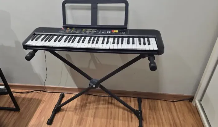 Teclado Yamaha PSR F52