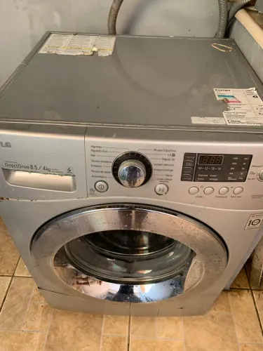 Maquina de lavar LG retirada de peças