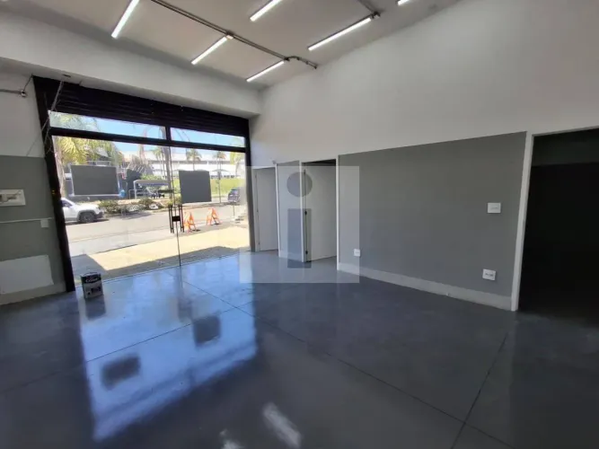 Salão Comercial para Locação em Sousas -160m² - Vão Livre - Frente em Vidro
