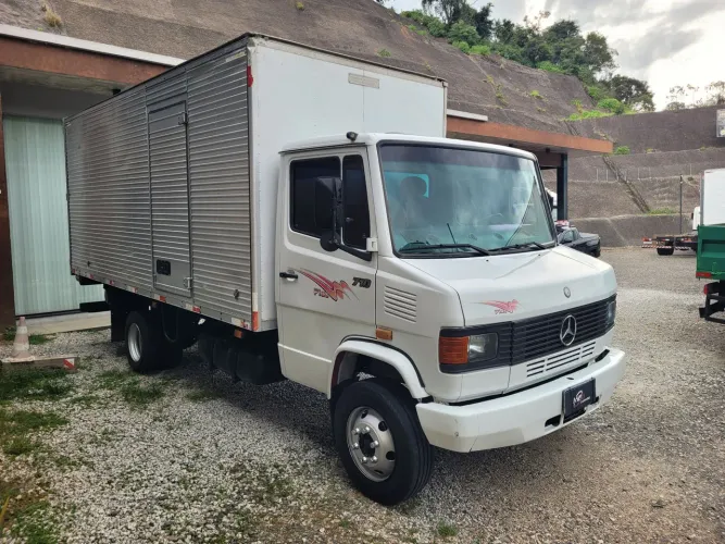 Mercedes Benz 710 Plus 2005 Baú