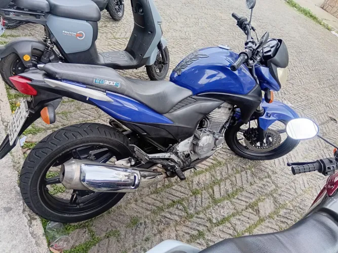 Cb 300 2011 pneus novos. Já com vela fina. Kit relação novos. Motor ok. Doc no nome.