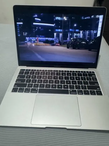 MacBook Air M1 bateria 87%