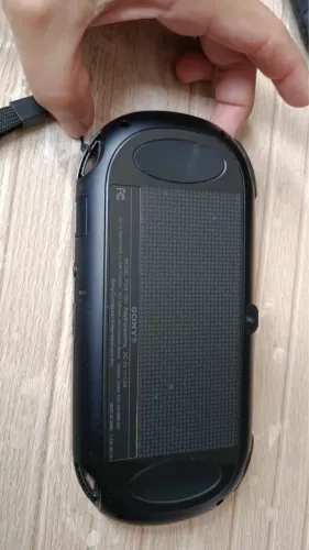 ? PS VITA FAT 1000