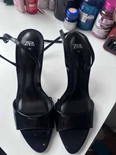 Zara sandália de verniz 