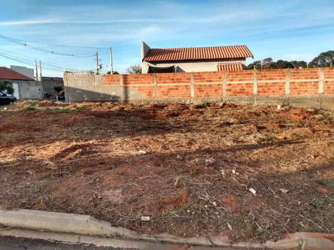 Vendo ou troco por veículo terreno de esquina localizado no loteamento Mais Solar II.