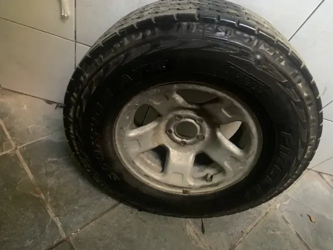 Pneu 245 70 R 16