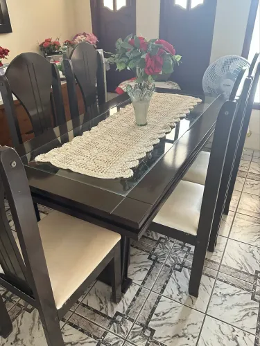 Mesa e 5 cadeiras