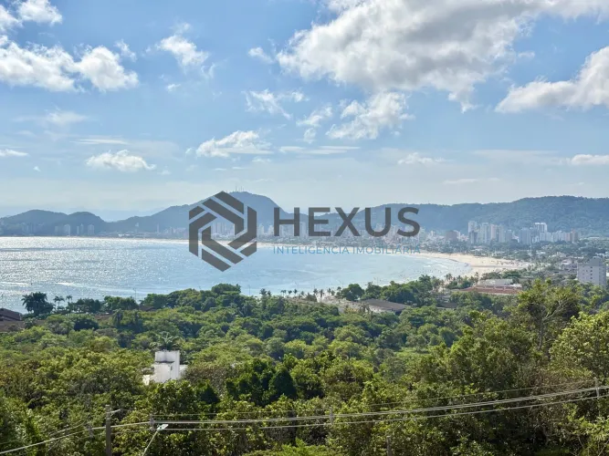 Apartamento beira mar com varanda e lazer na Praia da Enseada, Guaruja