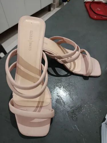 Vendo Sandália salto alto rosé 