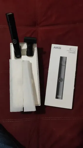 Microfone condensador AKG