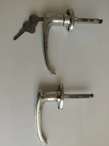 Par de Maçanetas Externa Porta Caminhão Mercedes 1111 Marca ELLEN