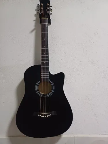 Violão clássico acústico