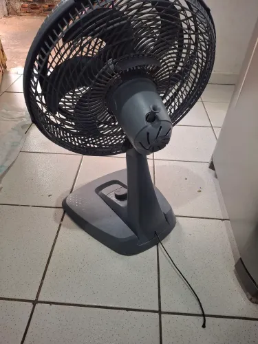 Ventilador apenas sem o fio de ligar na tomada 