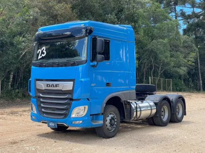 DAF XF 530 6X4 ANO 2023 EURO 6 TETO BAIXO COM 185 MIL KM COM DEFLETOR - PRONTO PARA RODAR