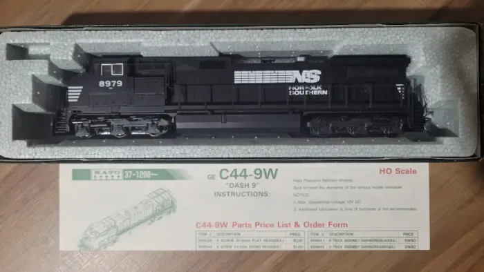 Locomotiva HO Kato C44-9W Dash 9 Norfolk Southern #8979