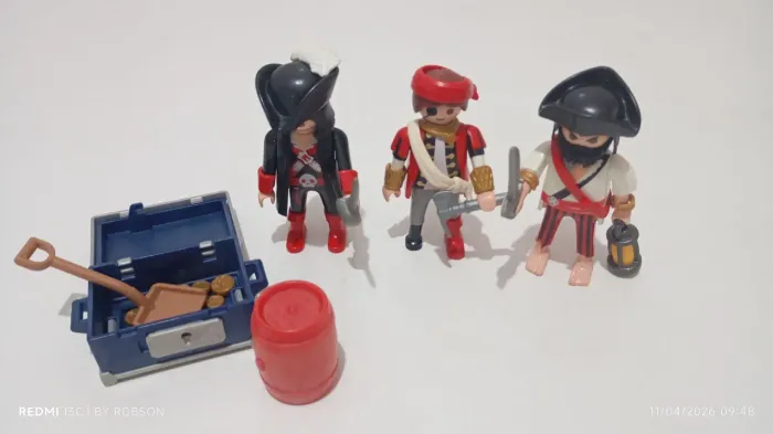 Playmobil piratas trio