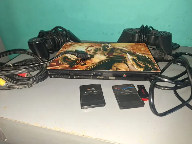 PlayStation 2 PS2 + 2 Controles + Memory Cards