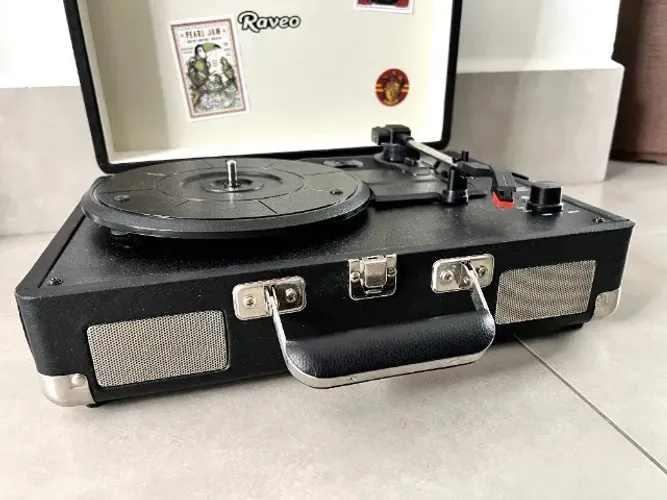 Vitrola Raveo Maleta com auto falantes e bluetooth / usb
