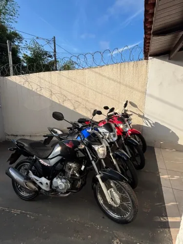 ALUGO MOTOS  SEMANAL, MOTOS  SEMINOVAS 300 REAIS.