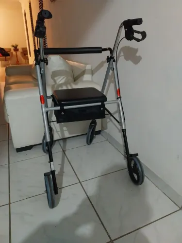 Andador com assento e rodas para idosos - Dellamed D12