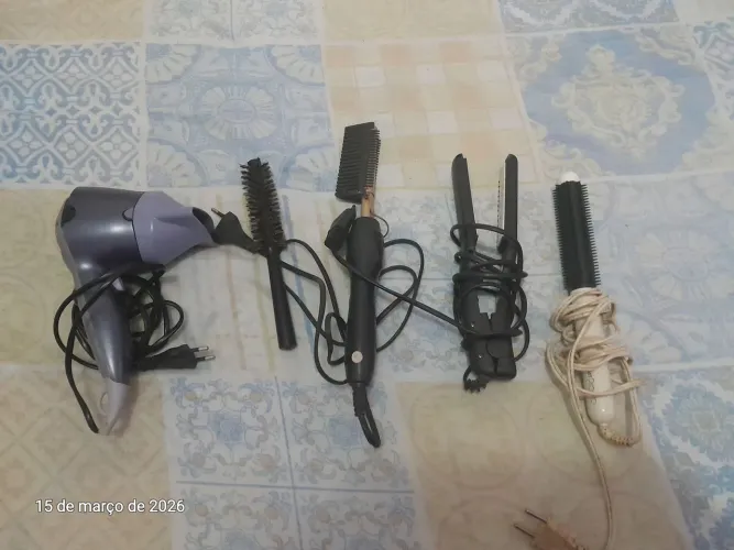 Secador, escova e prancha