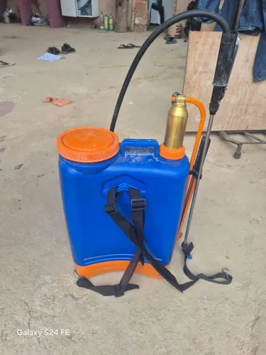 Vendo dois pulverizador costal de 20 litros valor 300 reais cada um , produto seminovo