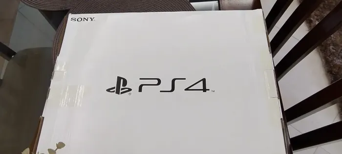 PS4 PRATICAMENTE ZERADO COMPLETO