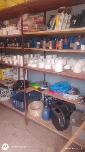 Vende se uma ferragista